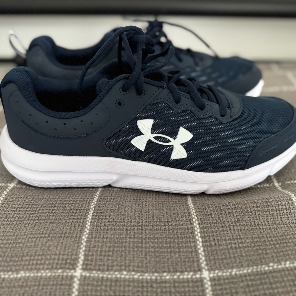Under Armour Men’s Navy and White Athletic Shoes, Size 11